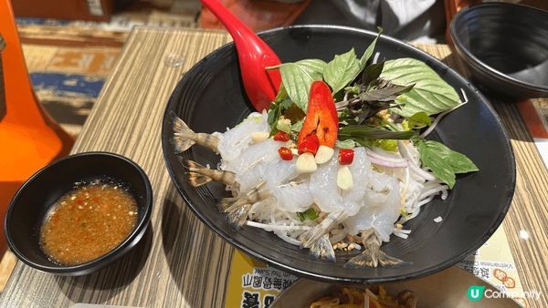 某日同至愛拍拖路過深水埗，發現呢間小店門面精緻，店員親切招待...