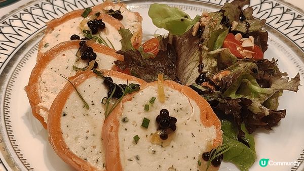 🐦小店位於澳門半島水坑尾，葡萄牙領事館對面。墨綠色嘅外觀，有...