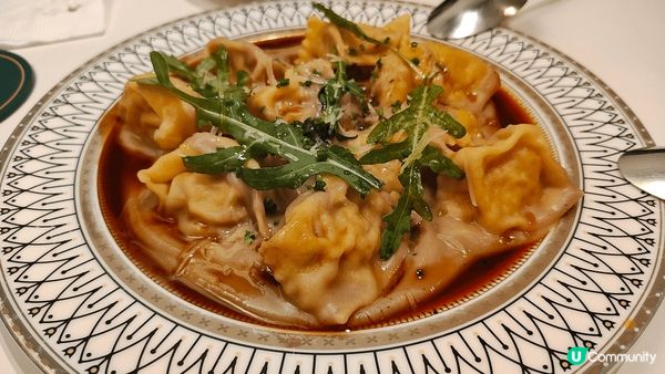 🐦小店位於澳門半島水坑尾，葡萄牙領事館對面。墨綠色嘅外觀，有...