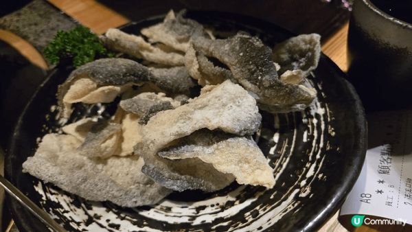 本港台式火鍋, 湯底底質素非常高, 有花膠及南瓜兩份, 魚皮...