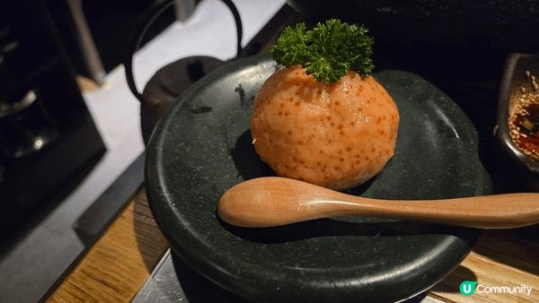 本港台式火鍋, 湯底底質素非常高, 有花膠及南瓜兩份, 魚皮...