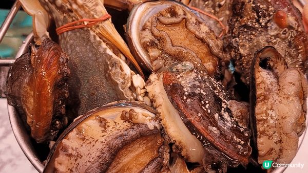 這間位於九龍灣千海水產海鮮放題，自夾任選海鮮 