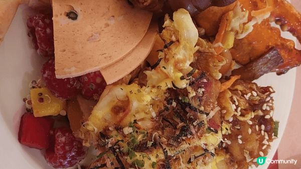 打卡美食餐廳，大堂佈置得美輪美奐，食物選擇多，甜品最好味。尖...