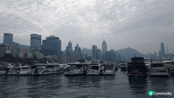 東岸板道(西段)正式開放，板道沿途設有階梯式座位，可坐下來靜...