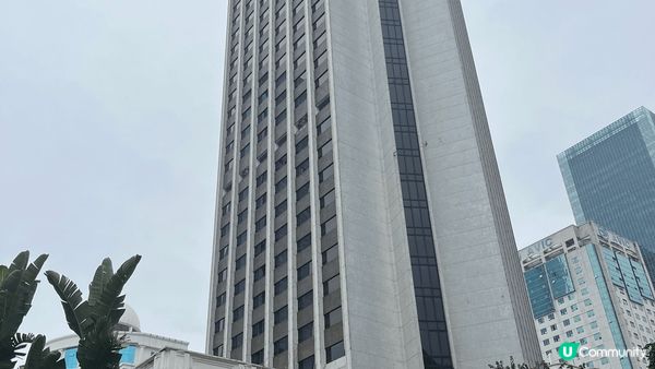 位於深圳華強北的中航城格蘭雲天大酒店離華強路地鐵站B出口很近...