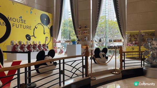 位於深圳華強北的中航城格蘭雲天大酒店離華強路地鐵站B出口很近...