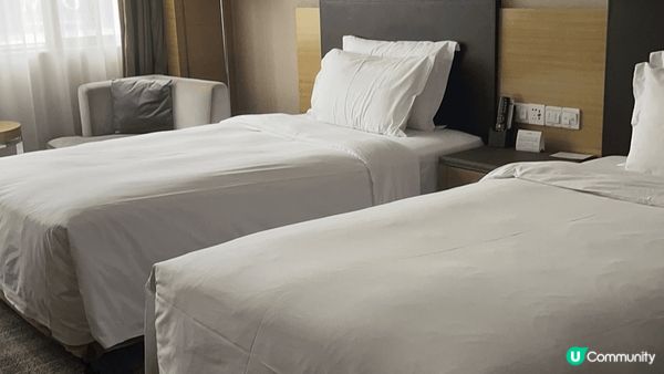 位於深圳華強北的中航城格蘭雲天大酒店離華強路地鐵站B出口很近...