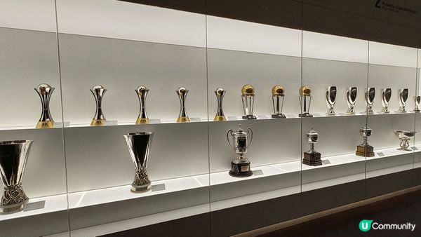 去西班牙巴塞隆拿當然要去巴塞的football Club, ...