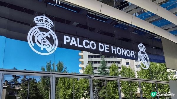 去西班牙巴塞隆拿當然要去巴塞的football Club, ...