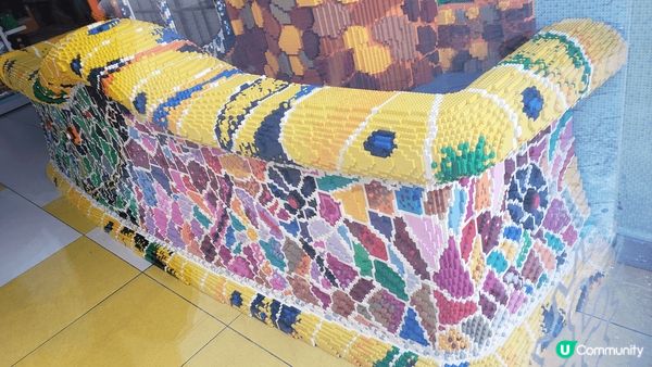 原來 Barcelona 也有現代感很重的一面，赫赫有名的建...