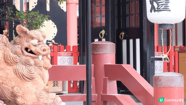 日本沖繩縣那霸市的波上宮神社是建造在小山崖上的神社，位於懸崖...