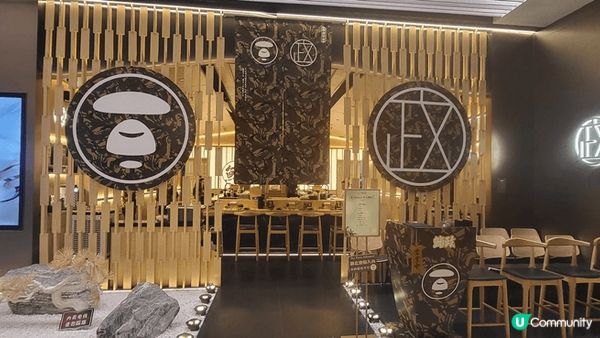 深圳萬象匯，位於深圳市龍崗區布吉街道，設計裝潢走高端商場路線...