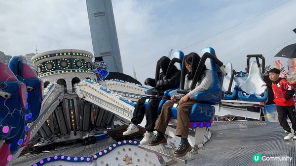 嚟到中環AIA嘉年華當然要玩刺激遊戲，玩呢個迴旋空中飛，用外...