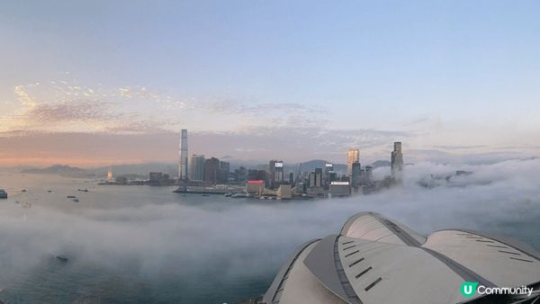 黃昏霧氣凝聚維多利亞港