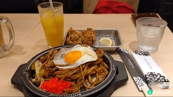 名古屋中部國際空港內有多間餐廳,今次選擇了要排隊進場的Bot...