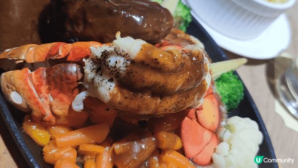 海港城滿天星，主打日式洋食，有多款打卡甜品，場內位置寬敞舒適...