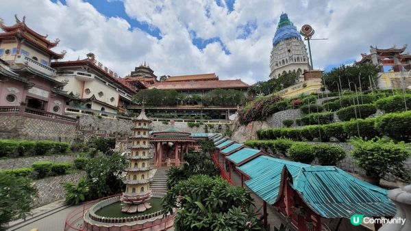 這次到了全東南亞最大的佛寺 - 極樂寺，圖一圖二是到達最頂可...