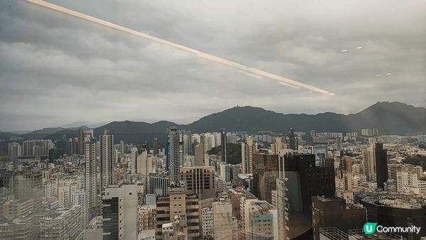 山頂景靚。心曠神怡。居高臨下。