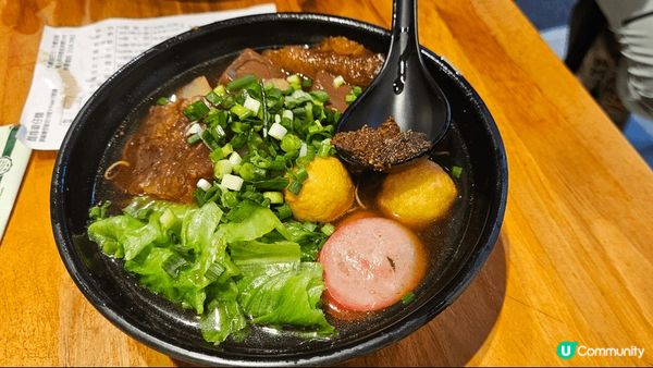 銅鑼灣麵尊嘅車仔麵真係覺得唔錯用料非常之新鮮同埋個湯底好靚都...