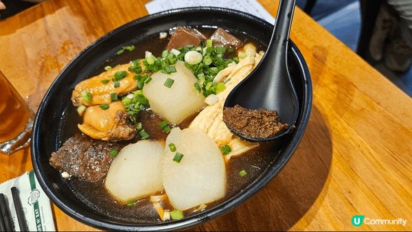 銅鑼灣麵尊嘅車仔麵真係覺得唔錯用料非常之新鮮同埋個湯底好靚都...