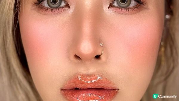 Fenty Beauty熱銷Gloss Bomb系列再添一員！全新星塵炸彈3D晶鑽唇油: 閃耀色彩玻璃唇 柔滑新體驗