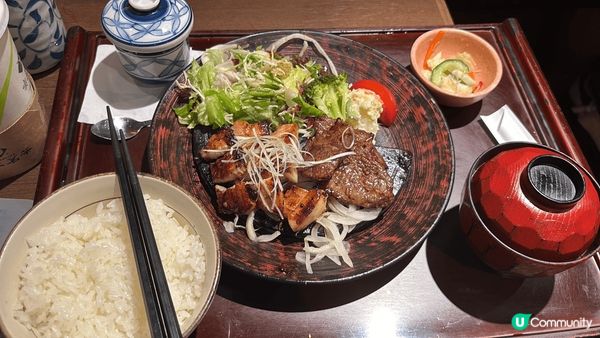 大戶屋的燒豬肉 加牛扒定食 味道不過不失 價錢一般 可試一次...