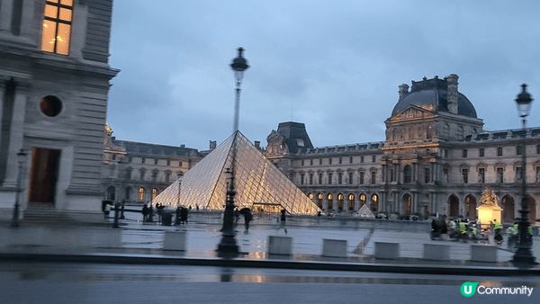 法國巴黎羅浮宮金字塔