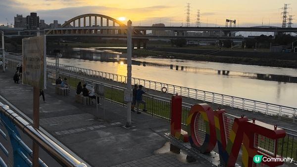 台北的情人橋，日本大阪的道頓堀，和鹿兒島的水族館