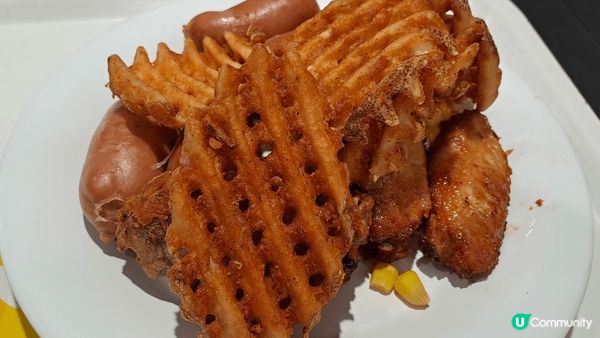 Ikea 瑞典餐廳的經典食物，肉丸和雜錦拼盤是每次必點菜，色...