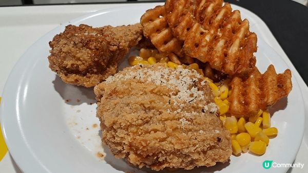 Ikea 瑞典餐廳的經典食物，肉丸和雜錦拼盤是每次必點菜，色...
