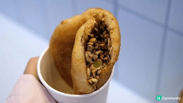 4種堅果黑糖餅包入葵瓜子、花生角、南瓜子、蔓越莓，裡頭還有滿...