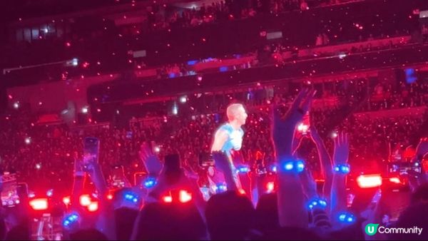 謝霆鋒嘅演唱會真係超正！我響橙色企位區，佢全晚冇換過歌衫，只...