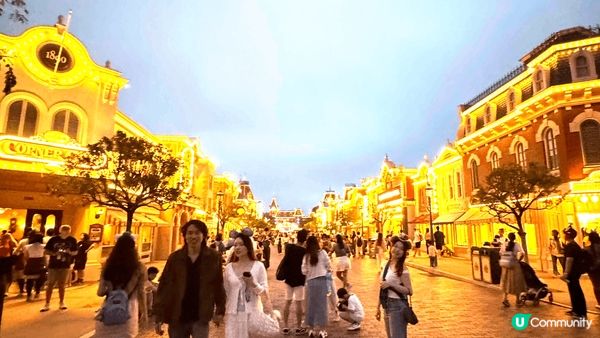 在香港20週年的時候，在香港迪士尼打卡