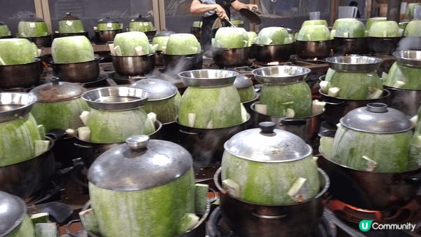 [冬瓜盅]是粤菜很有名的一道美食，用整颗冬瓜来煲湯，中間加入...