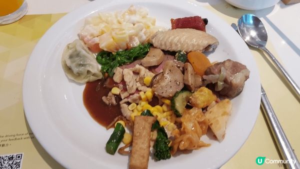 Park hotel又平又好味，而且每次主題都不同， 豬腳薑...