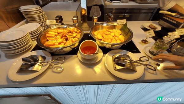 Park hotel又平又好味，而且每次主題都不同， 豬腳薑...