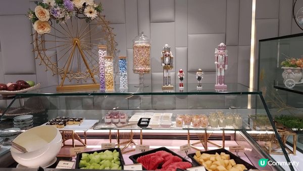 Park hotel又平又好味，而且每次主題都不同， 豬腳薑...