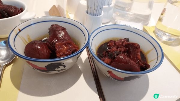 Park hotel又平又好味，而且每次主題都不同， 豬腳薑...