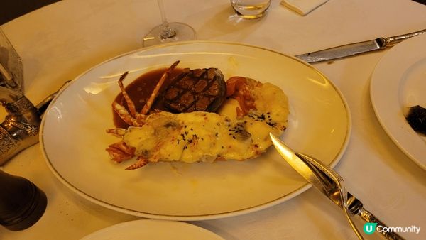 Amigo 不愧是傳統餐廳，食物美味。有隊表演，非常優雅，服...