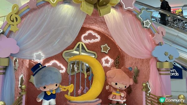 如果未有錢買機票，最好是在香港商場嘆冷氣，因為每節日都會有不...