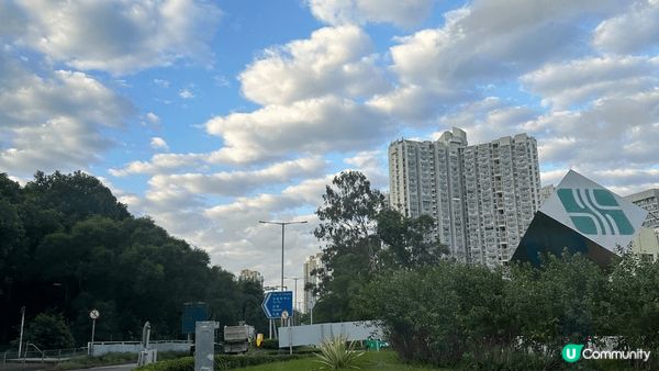 如果未有錢買機票，最好是在香港商場嘆冷氣，因為每節日都會有不...