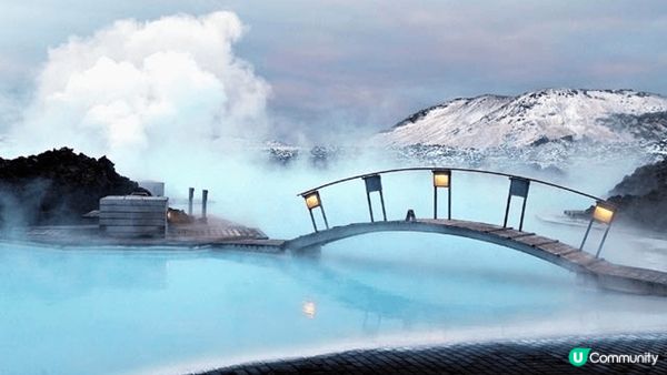 冰島藍湖是全世界最大的露天溫泉，邊泡澡一邊欣賞遠處山景絕對相...