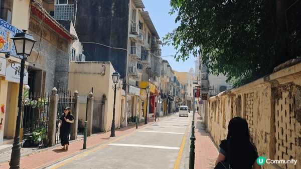 澳門巴黎人和威尼斯人觀光，再到賭場碰碰運氣，之後就去官也街食...