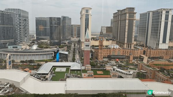 澳門巴黎人和威尼斯人觀光，再到賭場碰碰運氣，之後就去官也街食...