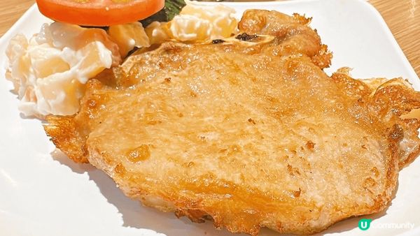 港式茶餐廳招牌奶油脆豬，炸乳鴿都有得食。再加個厚切豬扒，鬆軟...