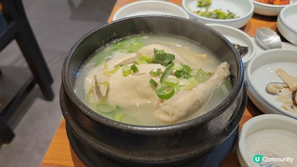 韓國美食，韓燒牛肉及人蔘雞湯，韓國招牌食品。燒牛肉香脆好味；...