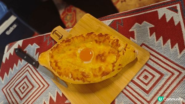 用傳統的製法,古老的酵母,每一個都是手製的格魯吉亞麵包。芬芳...