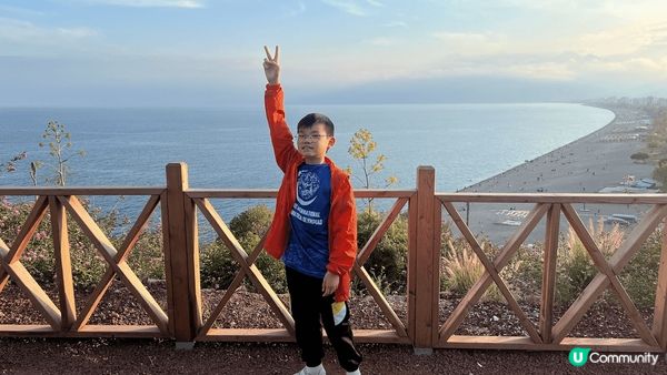 兒子代表香港出賽2025土耳其國際數學奧林匹克比賽，並獲得銀...