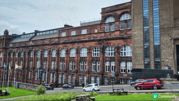 格拉斯哥的街頭， 比起其他歐洲城市雖然沒有那麼亮麗， 但卻多...