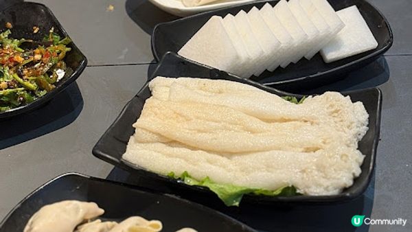 超多料雞煲。小食都好吸引~